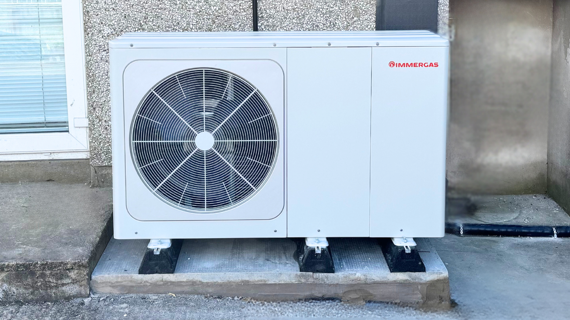 Air source heat pump